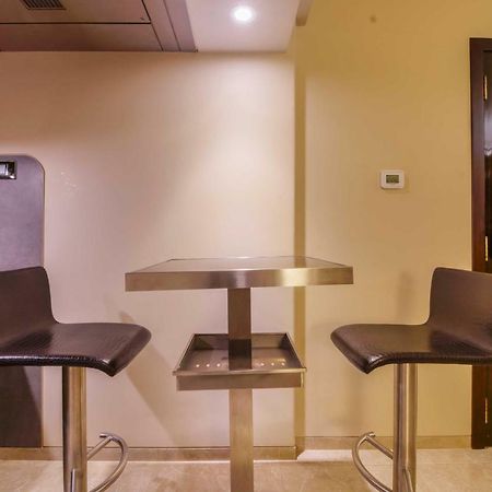 Sai Palace Grand, Malad Мумбай Екстериор снимка