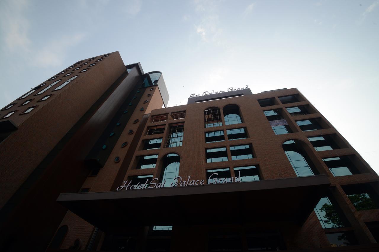 Sai Palace Grand, Malad Мумбай Екстериор снимка