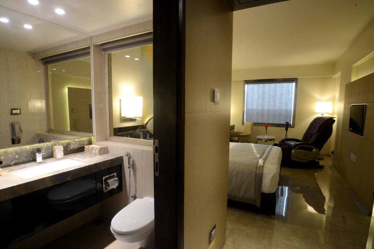 Sai Palace Grand, Malad Мумбай Екстериор снимка