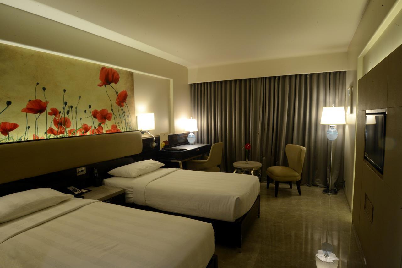 Sai Palace Grand, Malad Мумбай Екстериор снимка