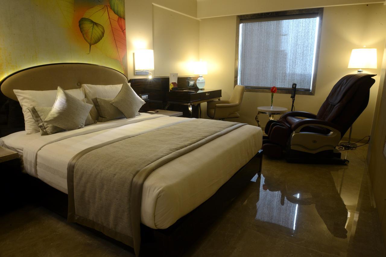 Sai Palace Grand, Malad Мумбай Екстериор снимка
