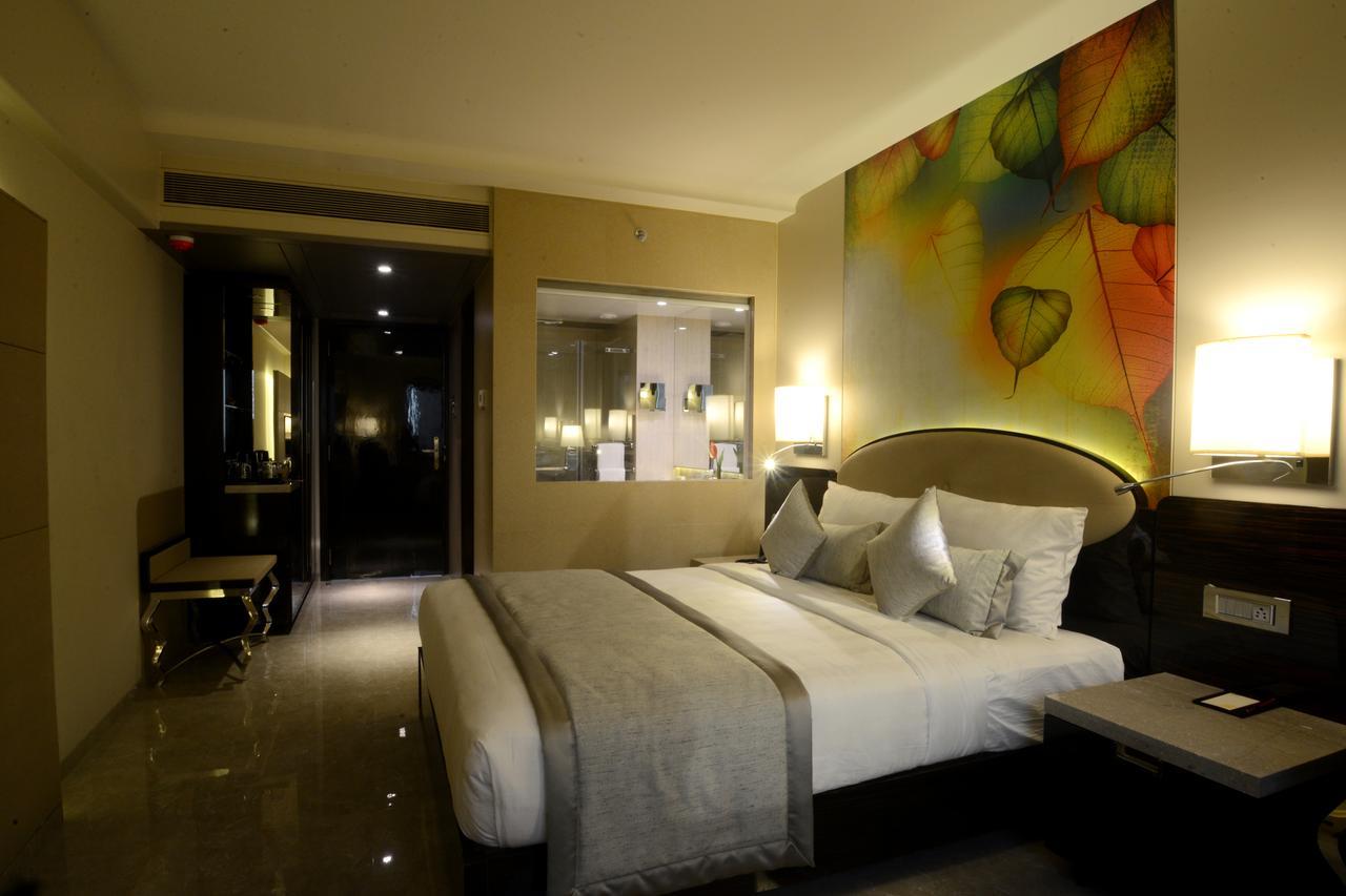 Sai Palace Grand, Malad Мумбай Екстериор снимка