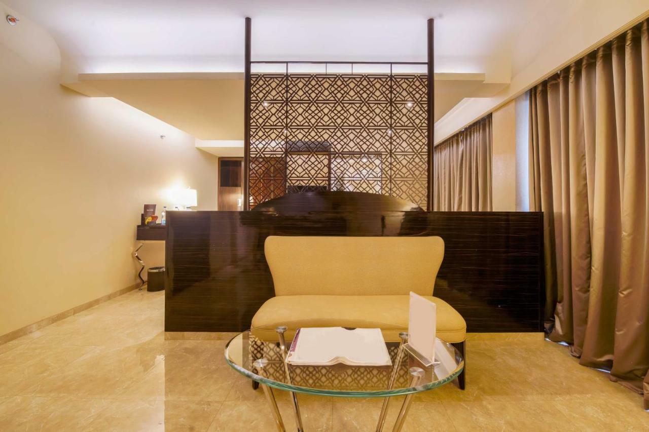 Sai Palace Grand, Malad Мумбай Екстериор снимка