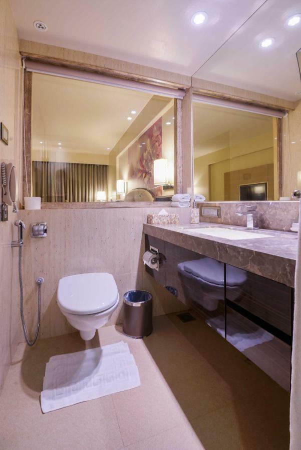 Sai Palace Grand, Malad Мумбай Екстериор снимка