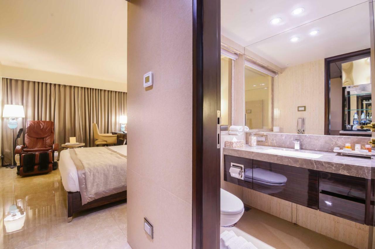 Sai Palace Grand, Malad Мумбай Екстериор снимка