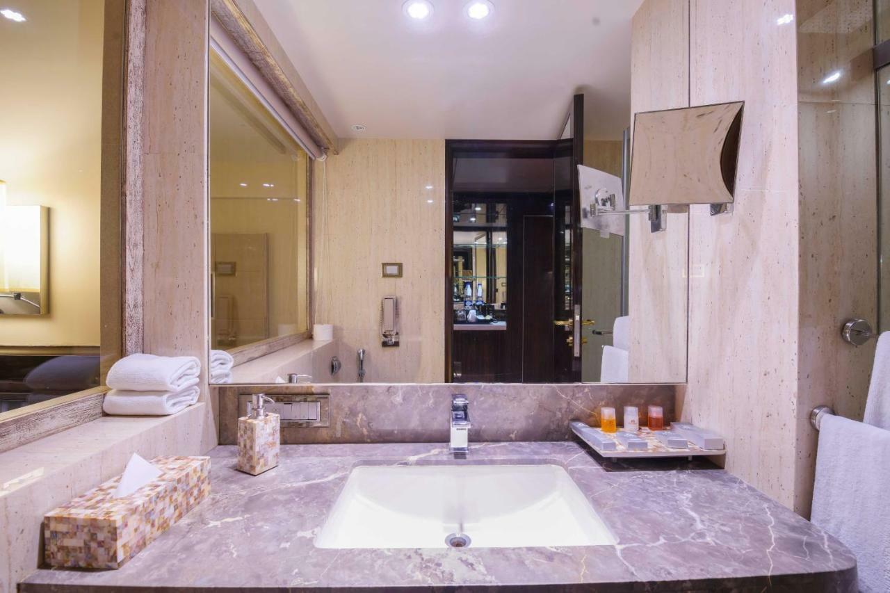 Sai Palace Grand, Malad Мумбай Екстериор снимка