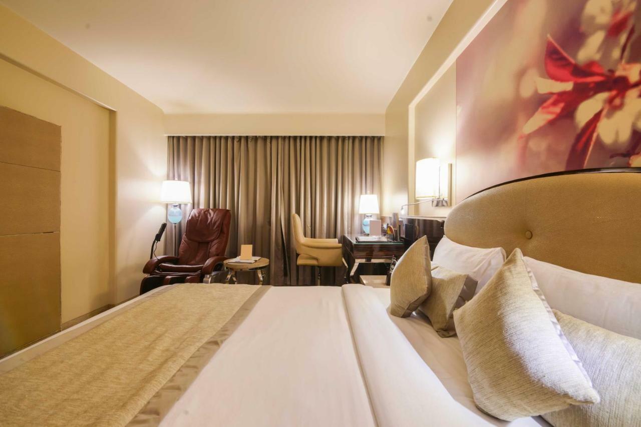 Sai Palace Grand, Malad Мумбай Екстериор снимка