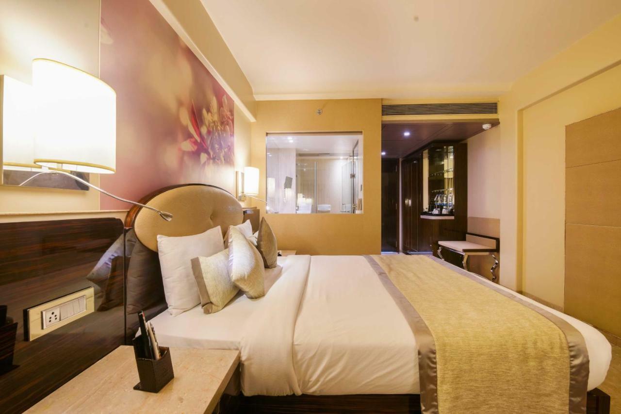 Sai Palace Grand, Malad Мумбай Екстериор снимка
