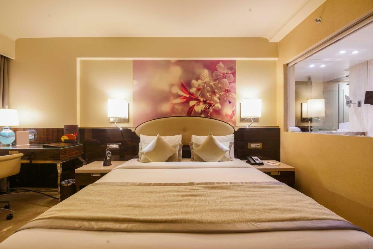 Sai Palace Grand, Malad Мумбай Екстериор снимка