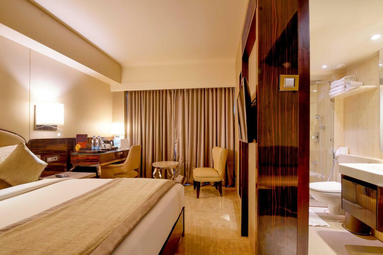 Sai Palace Grand, Malad Мумбай Екстериор снимка