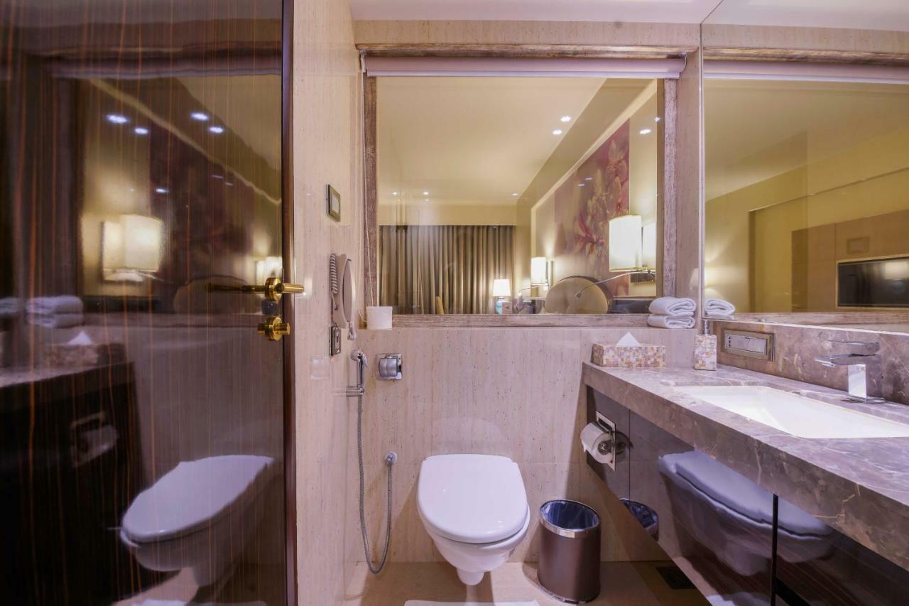 Sai Palace Grand, Malad Мумбай Екстериор снимка