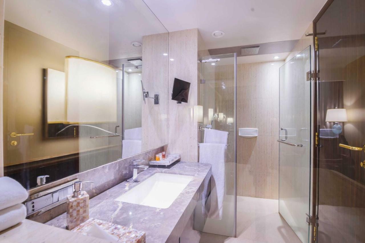 Sai Palace Grand, Malad Мумбай Екстериор снимка