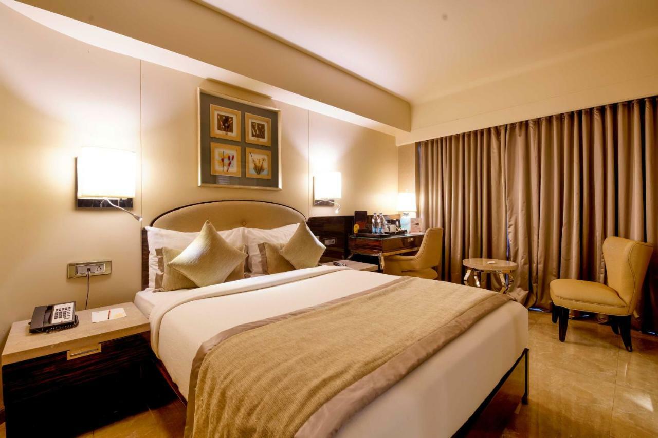 Sai Palace Grand, Malad Мумбай Екстериор снимка